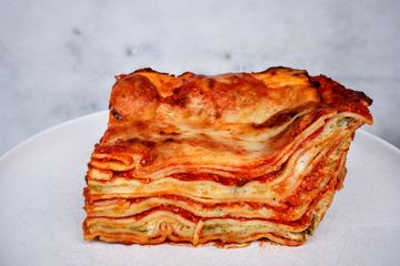 Roast pepper ‘Nduja lasagne with scamorza and jammy leeks