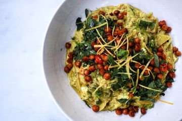 Spiced caramelized fennel orzo with feta, mint, lemon and crispy harissa chickpeas